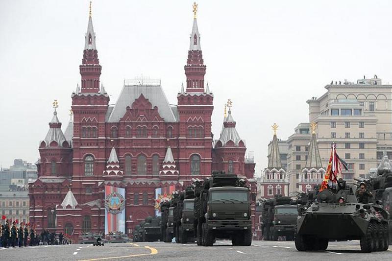 Воздушную часть парада Победы в Москве отменили из-за плохой погоды