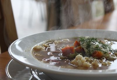 Красивый, ароматный и богатый на вкус рыбный суп, который просто обожают все дети