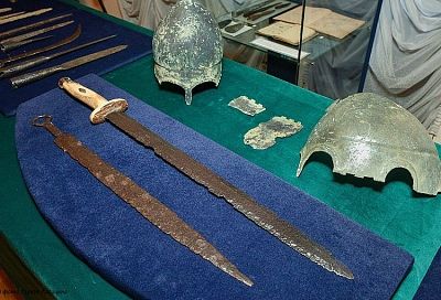 ФСБ передала в сочинский музей коллекцию артефактов античности и средневековья
