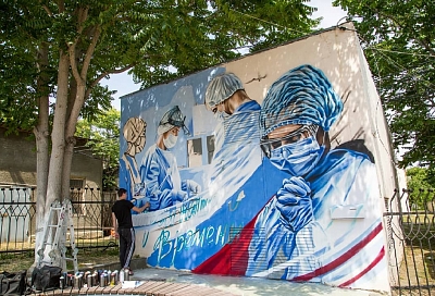 Ко Дню России в Анапе создали граффити, посвященное врачам