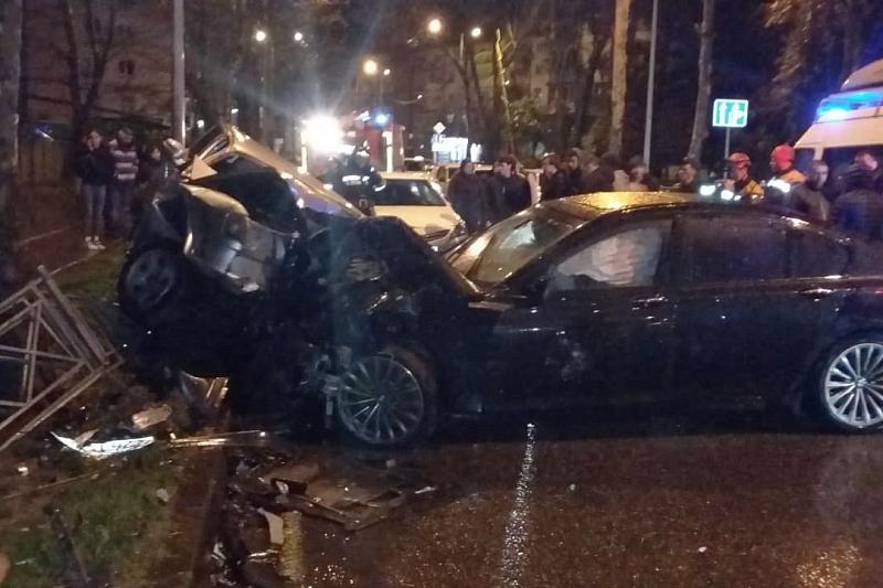 В Сочи водитель BMW устроил жесткое ДТП. Один человек погиб, четверо пострадали