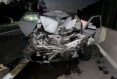 Один человек погиб и двое пострадали в ДТП с грузовиком на трассе Краснодар-Ейск