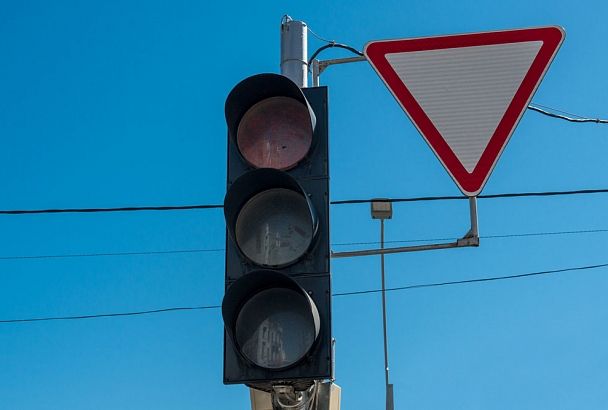 На две недели отключат светофоры на перекрестке Селезнева и Волжской