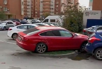 Водитель Mitsubishi устроил массовое ДТП во дворе ЖК «Панорама» в Краснодаре