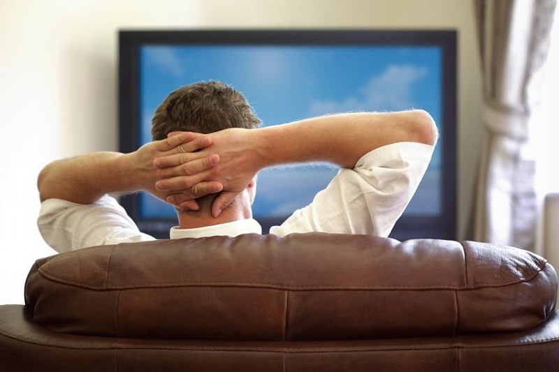 Ученые заявили, что просмотр телевизора меняет вкусы мужчин на женщин