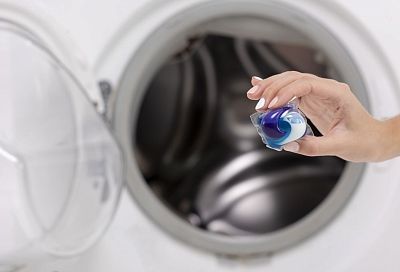 Капсулы для стирки могут вызывать раздражение кожи у детей, предупреждают дерматологи