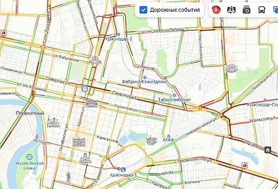 На дорогах Краснодара образовались 9-балльные пробки