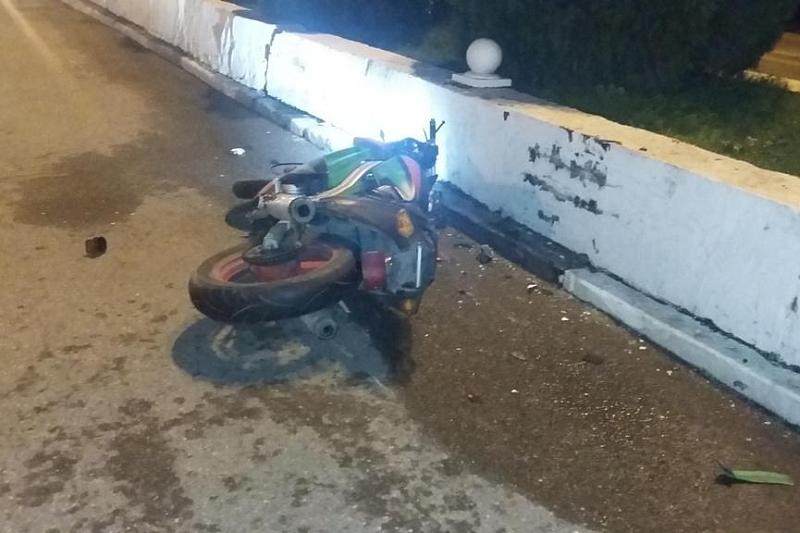 В Сочи в аварию попал водитель мотоцикла без прав