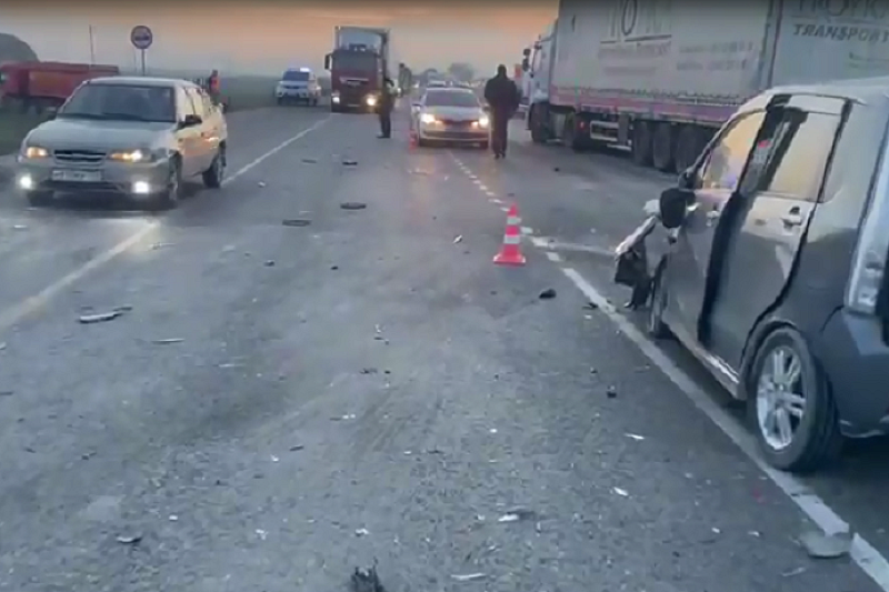 Два человека погибли в массовом ДТП с участием грузовика в Славянском районе