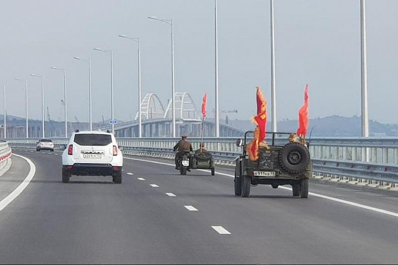 В День России пройдет массовый автопробег по Крымскому мосту, который организует «Молодая Гвардия».
