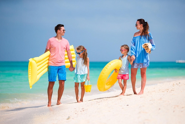 Сочи, Анапа и Геленджик попали в топ-10 популярных для семейного отдыха на море курортов 