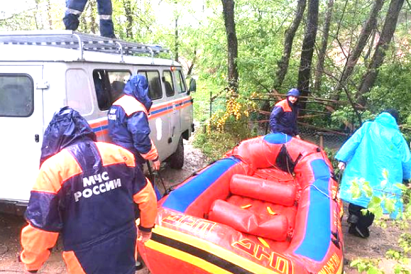 По факту несчастного случая с туристами на реке в Адыгее следователи проводят проверку 