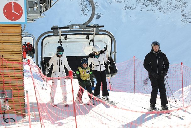 На горнолыжных курортах Сочи в 2023 году уже отдохнули более 800 тысяч человек