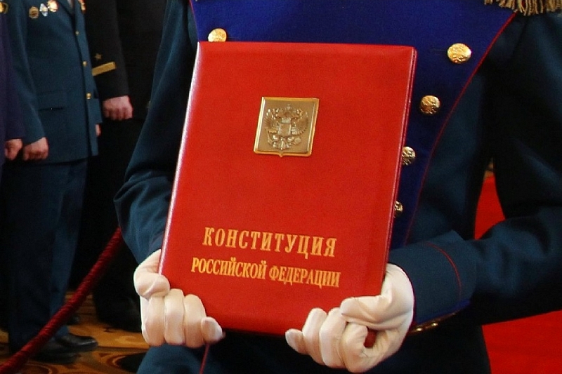 Владимир Путин поддержал идею внести в Конституцию норму об уважении к труду