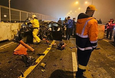 Два человека погибли в ДТП на Крымском мосту: пострадали дети