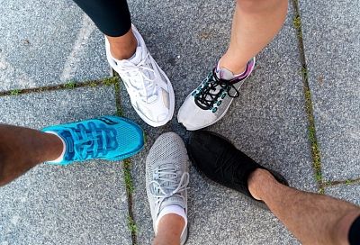 Не бережете ноги: к каким проблемам со здоровьем часто приводит привычка всегда и всюду надевать кроссовки