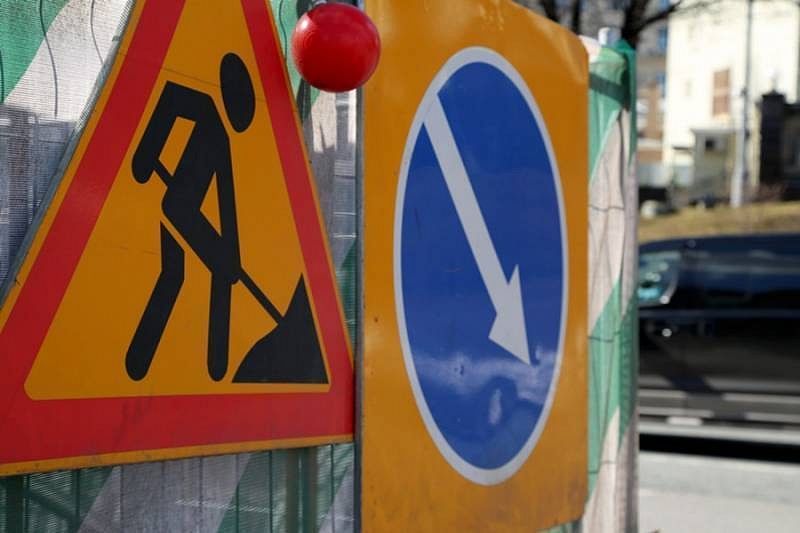 В Краснодаре на трех участках улиц ограничили движение автомобилей из-за ремонта коммуникаций