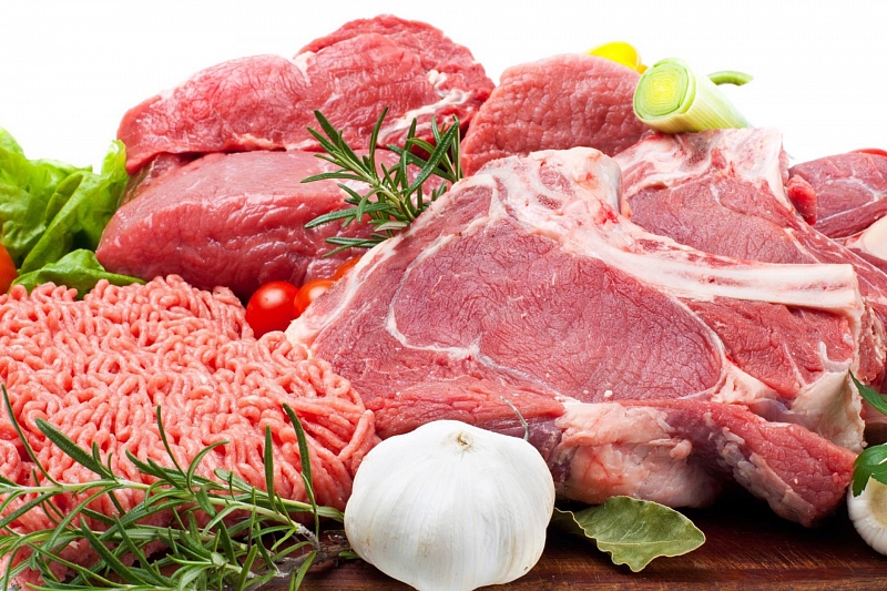 Ученые предупредили о смертельной опасности красного мяса и колбас