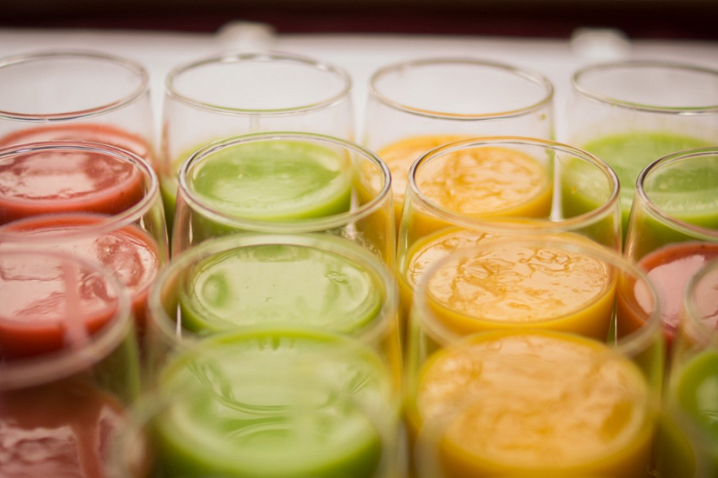 «Лучше выбрать фрукты»: диетолог перечислила самые вредные для здоровья соки
