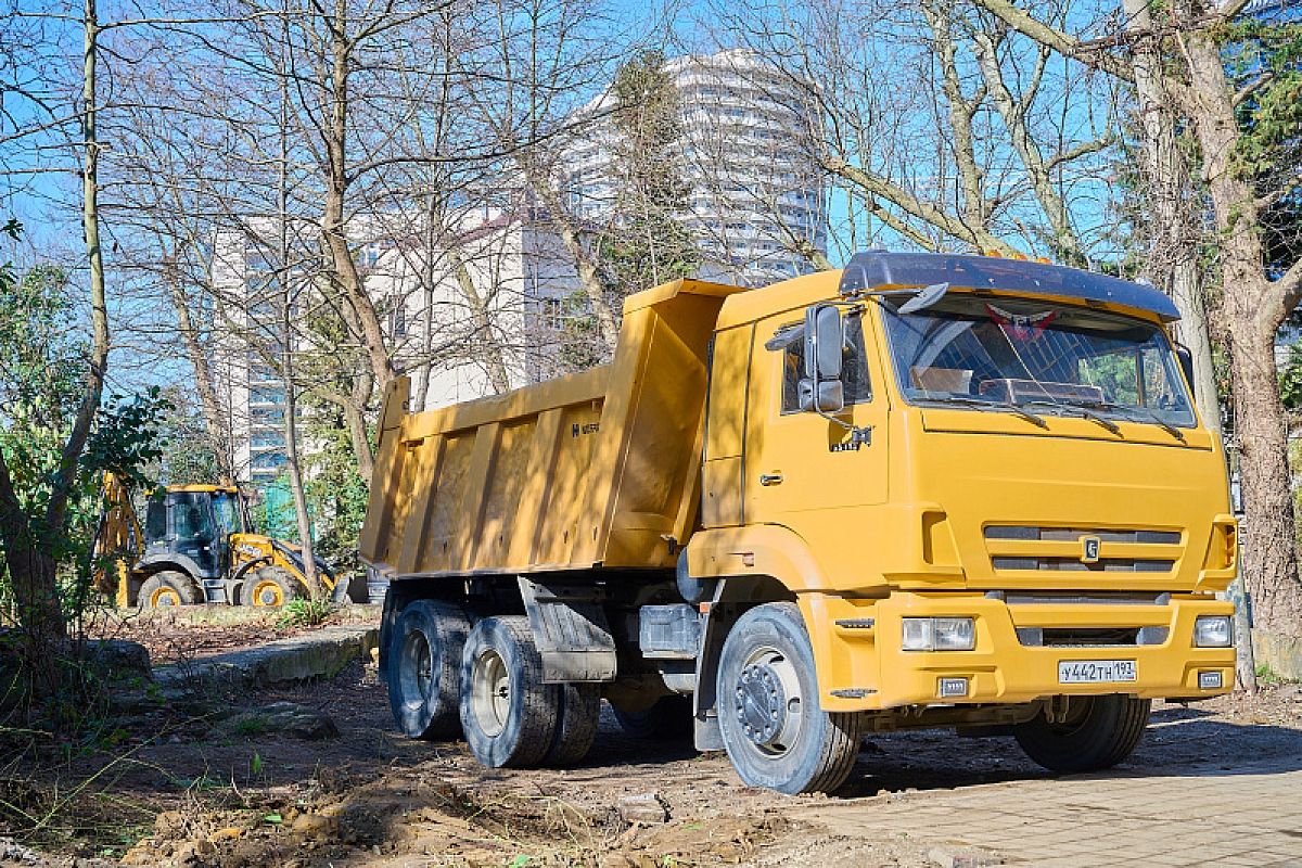 В Сочи продолжается строительство нового парка в микрорайоне Благодать