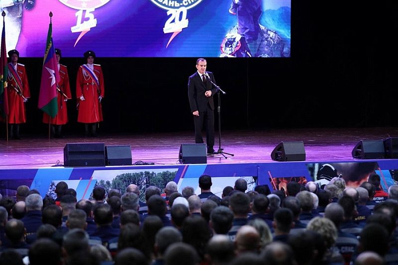 Губернатор Вениамин Кондратьев наградил лучших спасателей Краснодарского края