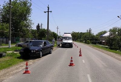 Водитель на BMW сбил 10-летнюю девочку в Краснодарском крае. Она госпитализирована