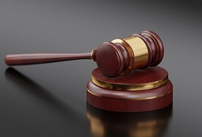 Двое подростков ответят в суде за изнасилование и ограбление женщины в Сочи