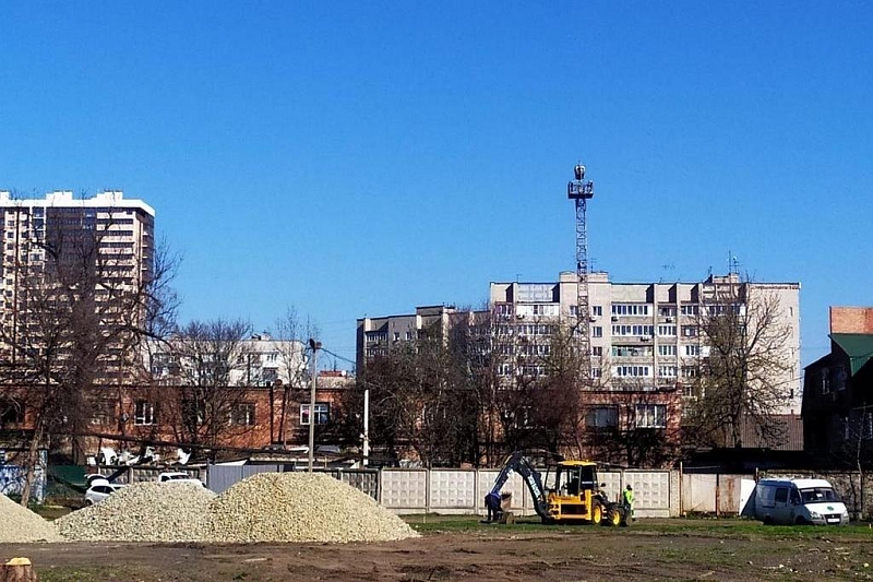 В Краснодаре идут подготовительные работы к благоустройству второй очереди Вишняковского сквера