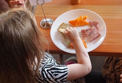 Выплюнь это немедленно! Шеф-повар раскрыл, какой едой родители каждый день убивают ЖКТ своих любимых детей прямо сейчас, и что с этим делать