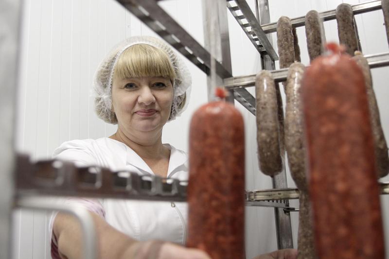 Заведующая колбасным цехом Таисия Варавва надеется, что с помощью кооператива решится вопрос доставки настоящей мясной продукции массовому потребителю.