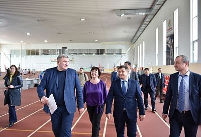 Вице-губернатор Кубани Александр Власов посетил спортивные объекты Славянского района