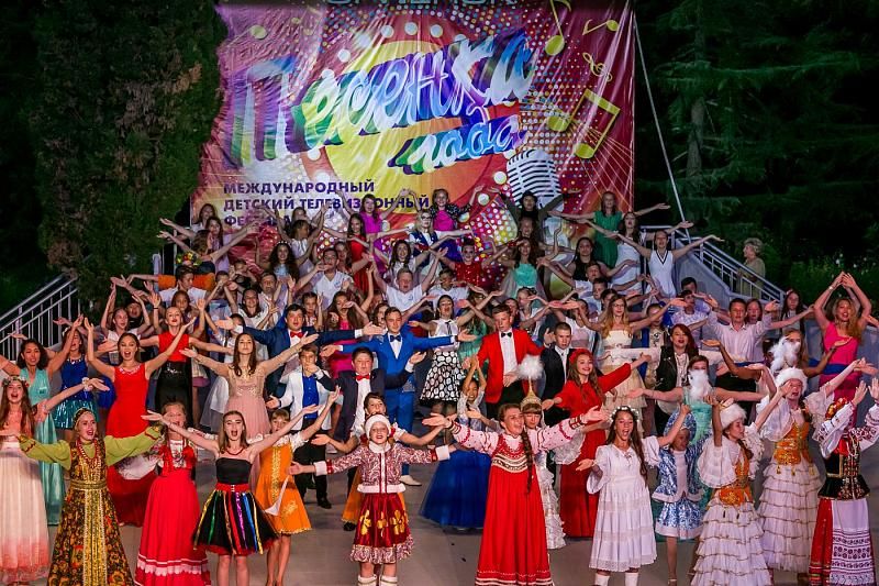 В «Орлёнке» открывается 20-й юбилейный Международный фестиваль «Песенка года-2019»