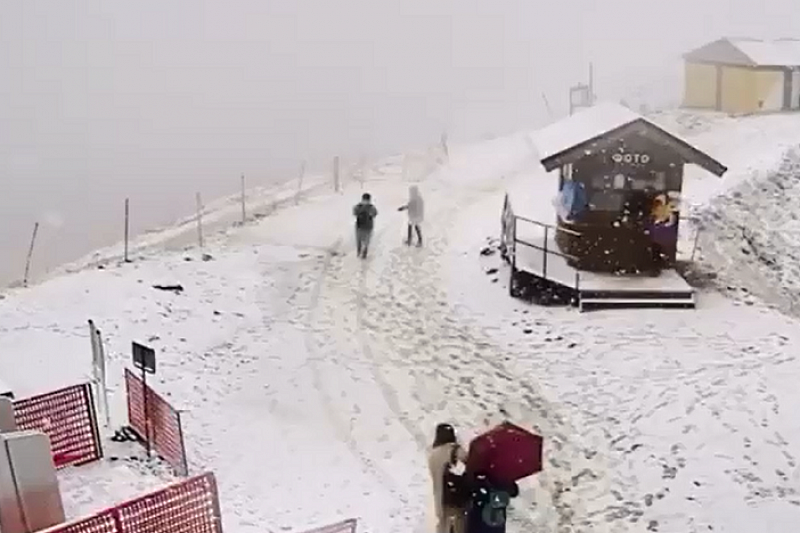 Снегопад прошел в горах под Сочи 