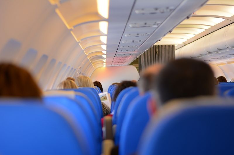 Пассажирку рейса Москва - Сочи оштрафовали за курение в туалете самолета