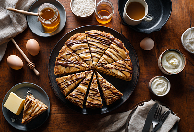 Медовый торт на сковороде: быстрый десерт без духовки