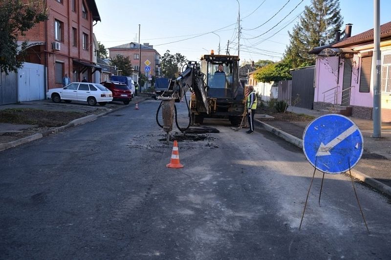 Улицу Чкалова в Краснодаре ремонтируют в рамках нацпроекта