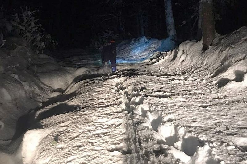 Группа туристов застряла на перевале Аишхо из-за сильного снегопада