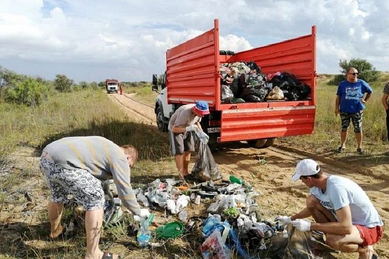 С анапских дюн вывезли более 300 мешков мусора