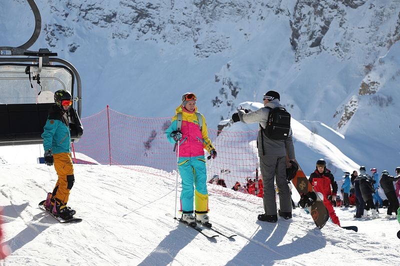 Цены на ски-пассы в горах Сочи снизились в три раза из-за бесснежной зимы