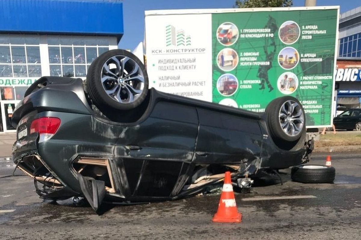 Три человека пострадали в жестком ДТП на улице Дзержинского в Краснодаре