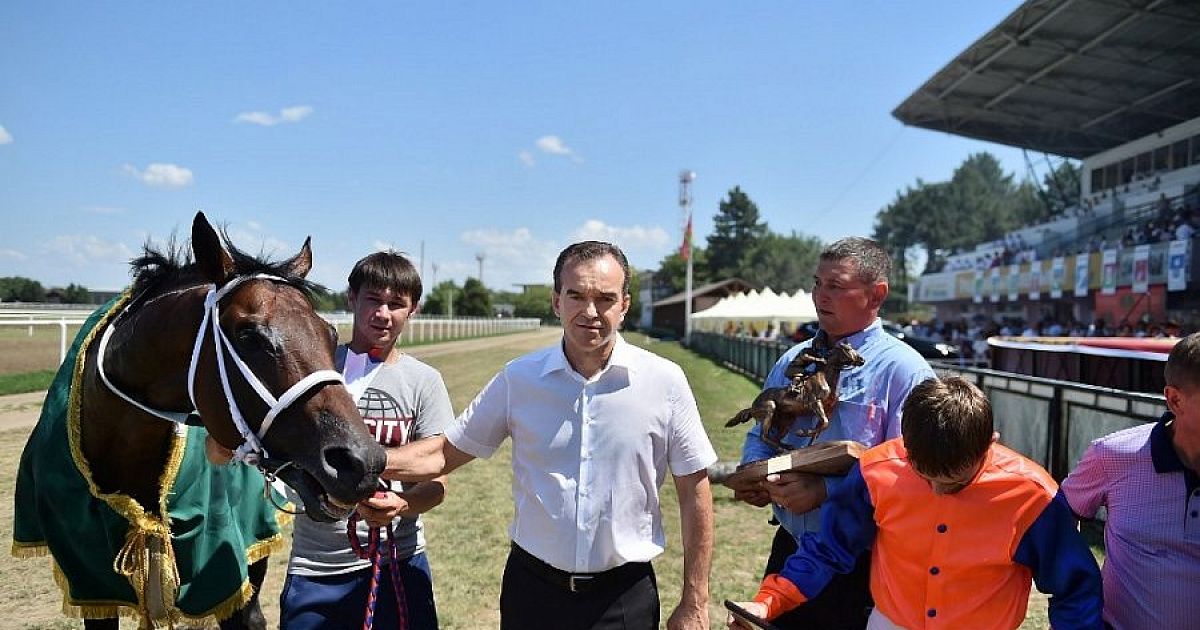 Новости краснодара сегодня последние кубань. Скачки на Кубани. Ипподром в Краснодаре Кубань. Hippodrome Краснодарский край. Скачки на Кубани 1968 год.