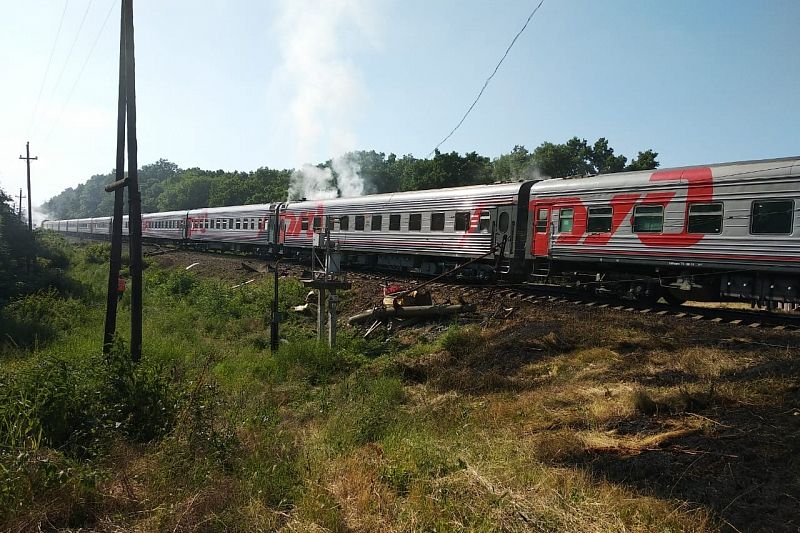 Четыре пассажирских поезда задерживаются из-за серьезного ДТП под Краснодаром 
