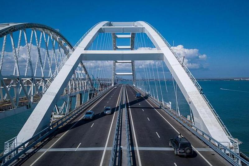 Водитель, разогнавший автомобиль до 243 км/ч на Крымском мосту, в этом году нарушал ПДД 15 раз
