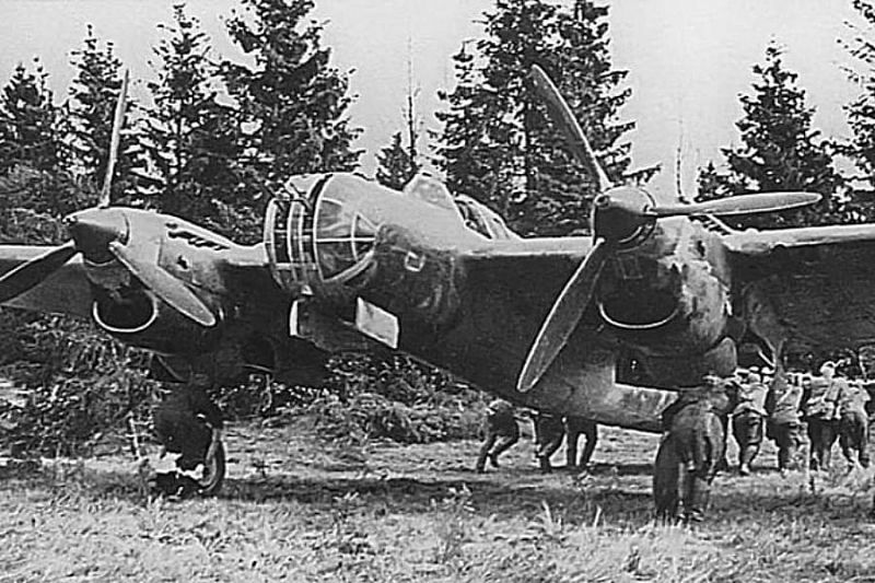 Останки погибших в 1941 году летчиков фронтового бомбардировщика захоронили в Краснодарском крае