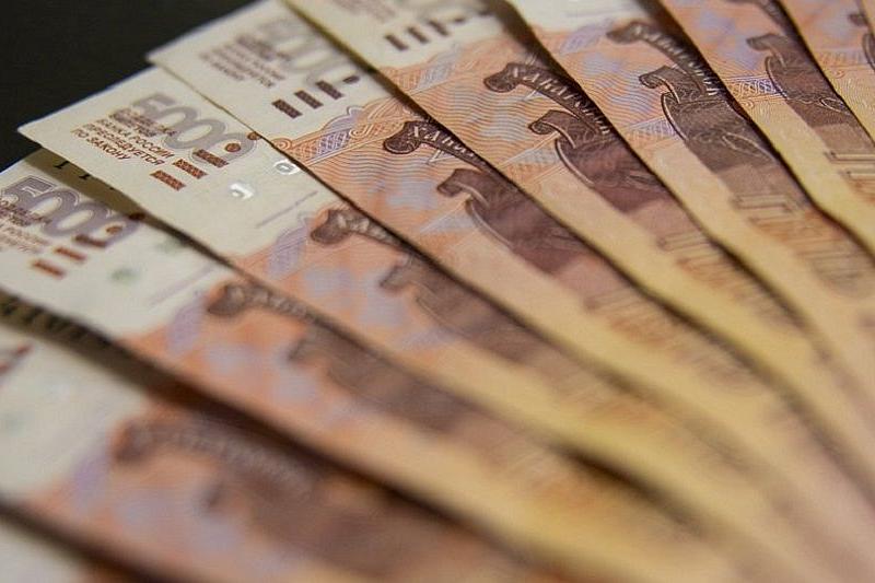 Расходы жителей России оказались на 13 трлн рублей выше официальных доходов 