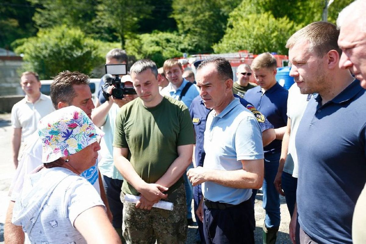 Губернатор Вениамин Кондратьев оценил ход восстановительных работ в поселке Тюменском