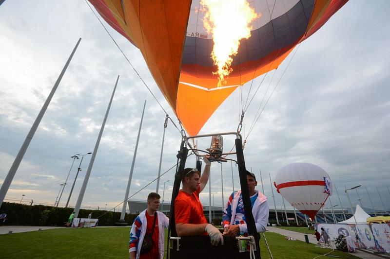 «На большом воздушном шаре»: в Сочи переход на «цифру» отметили масштабным шоу аэростатов
