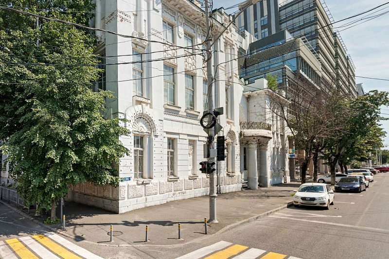 В Краснодаре на пересечении улиц Красноармейской и Ленина на пять месяцев частично ограничат движение транспорта и пешеходов
