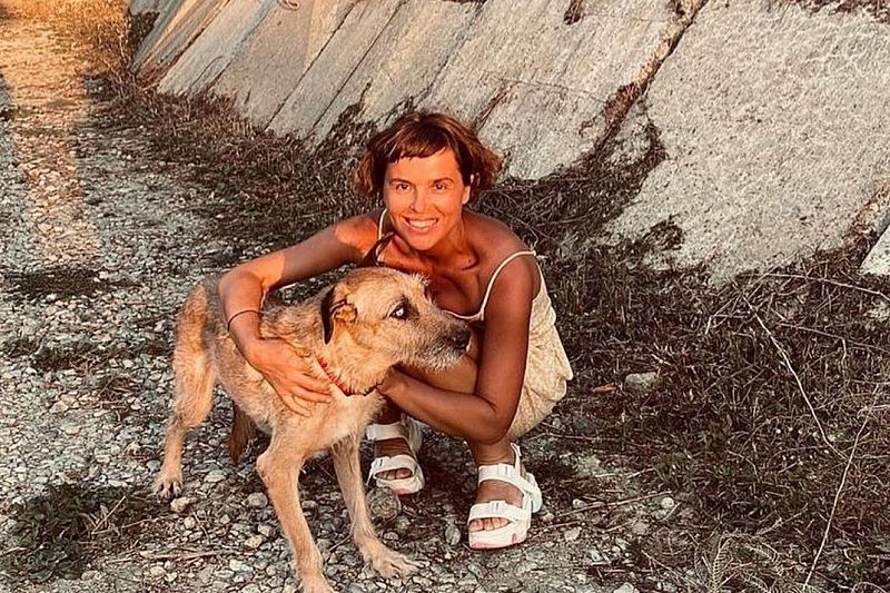 Жительница Сочи приютила слепую собаку по просьбе Натальи Водяновой