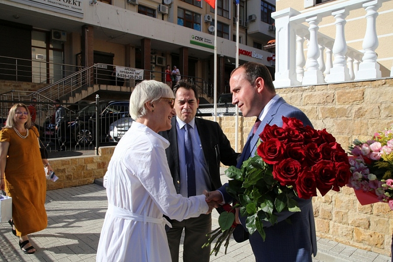 В Геленджик прибыла с деловым визитом посол Греческой республики.